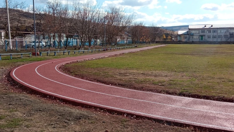 Новые беговые легкоатлетические дорожки обустроили в Петровском округе