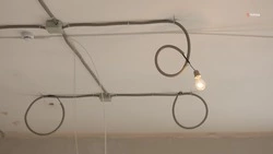 Новые коммуникации прокладывают в поселковой школе Петровского округа