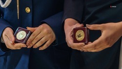 Лучшим выпускникам Петровского округа вручили медали