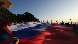 Триколор размером 108 кв.м развернули участники форума «Машук» в День флага РФ