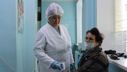 В районной больнице Туркменского округа отметили заслуги медсестры с 30-летним стажем 