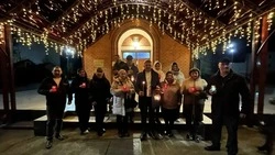 В храмах Петровского округа отслужили литургии с Благодатным огнём из Иерусалима