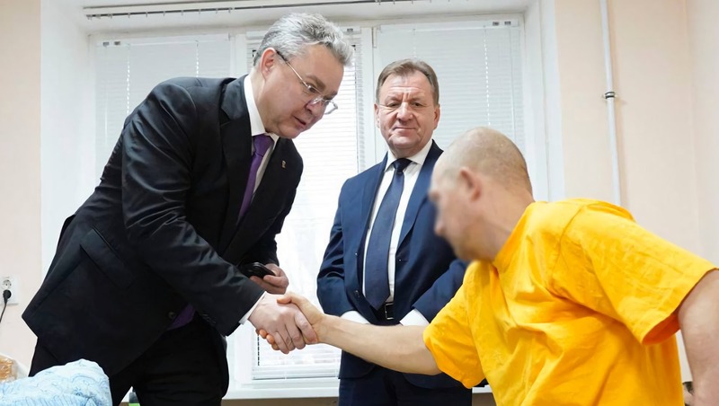 Глава Ставрополья навестил находящихся в госпитале участников спецоперации
