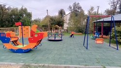 Новую детскую площадку построили в селе Рогатая Балка