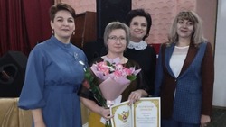 Учителей и воспитателей наградили в Петровском округе