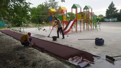 Строительство детской площадки завершают в селе Георгиевского округа
