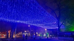 Праздничая иллюминация появилась в сквере имени Гайдара в Светлограде