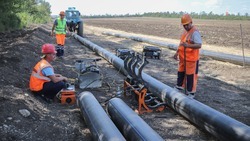 Новые трубы монтируют на изношенном участке водовода в селе Константиновском