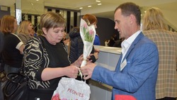 Матерей и жён участников СВО поздравили с 8 Марта в Петровском округе