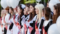 Последний звонок для 227 одиннадцатиклассников прозвенел в Петровском округе
