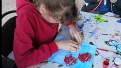С нетрадиционными методами рисования познакомили детей в Петровском округе