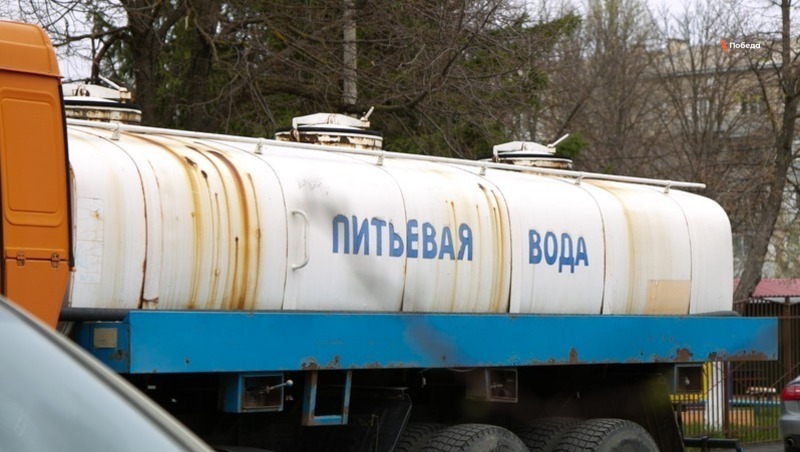 Пять водовозов продолжают работать в Петровском округе