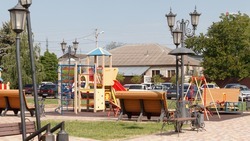Игровую зону для детей оборудовали в селе Серноводском 
