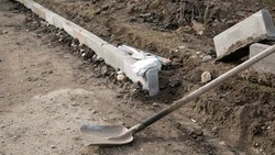 Из-за благоустройства площадки возле Петровской райбольницы перекрыли движение